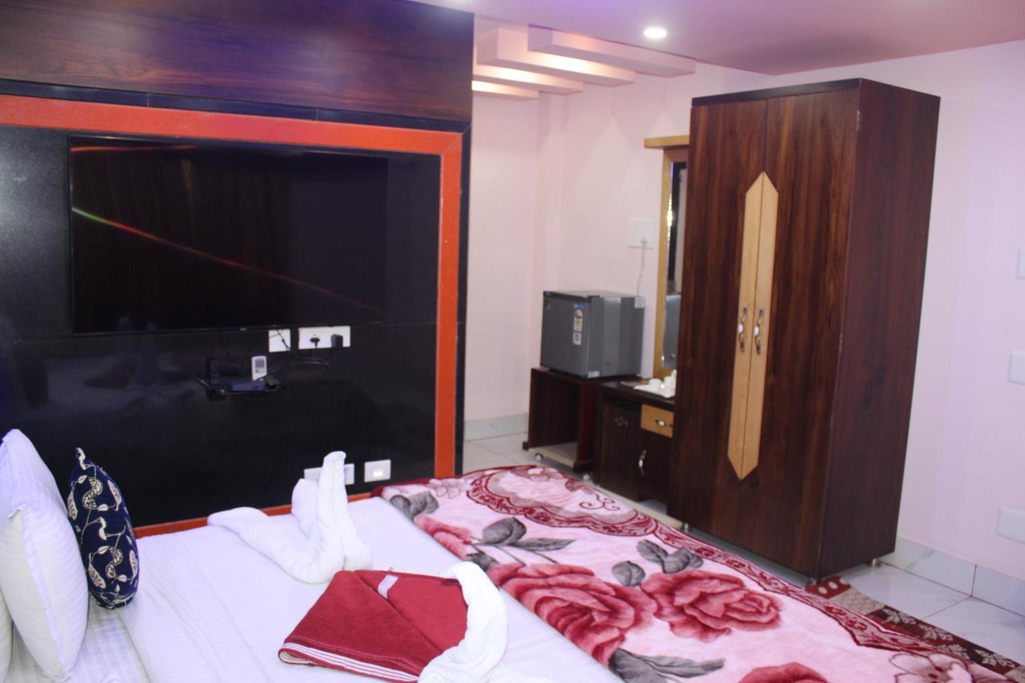 Gokul Plaza Hotel Bhubaneswar Exterior photo