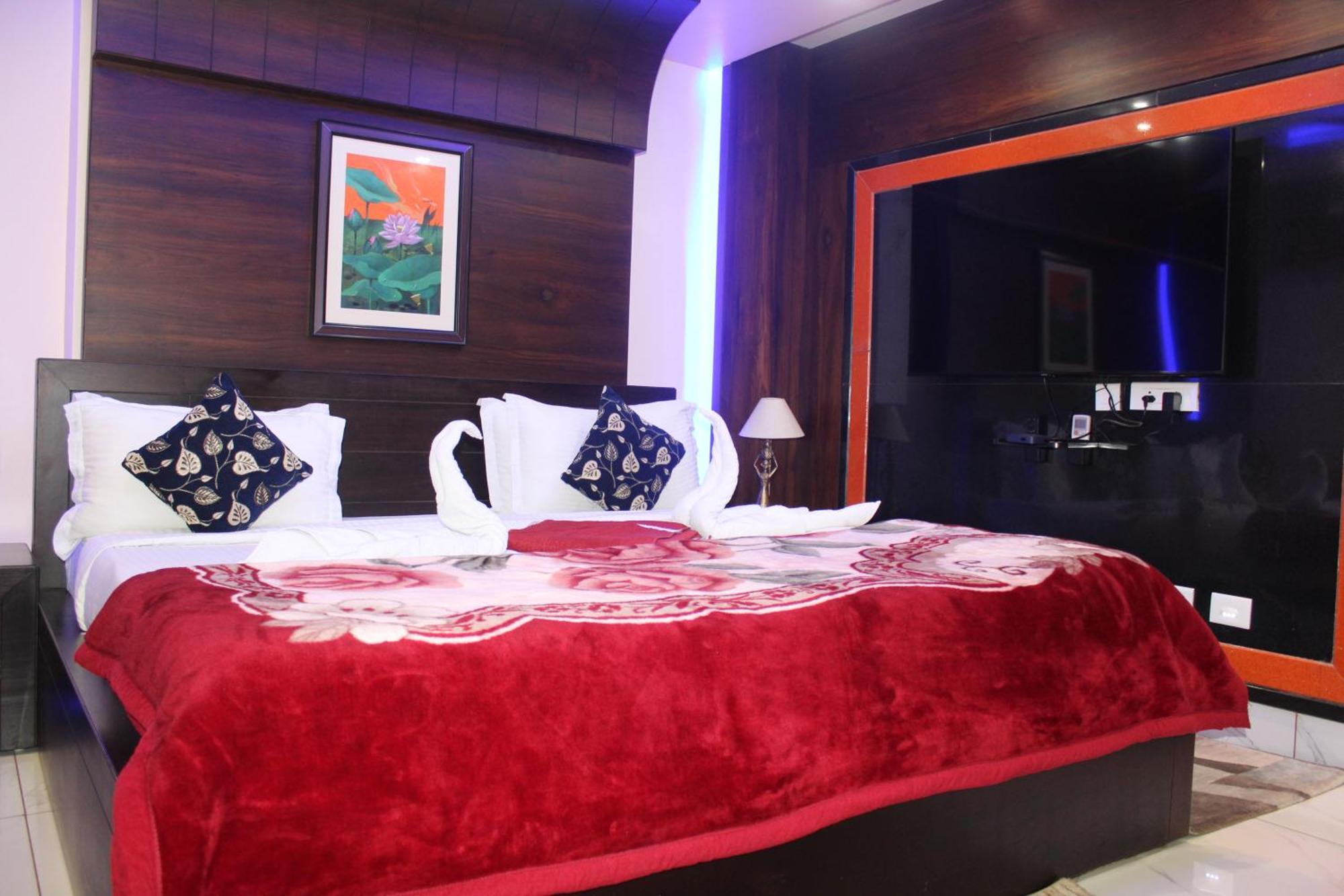 Gokul Plaza Hotel Bhubaneswar Exterior photo