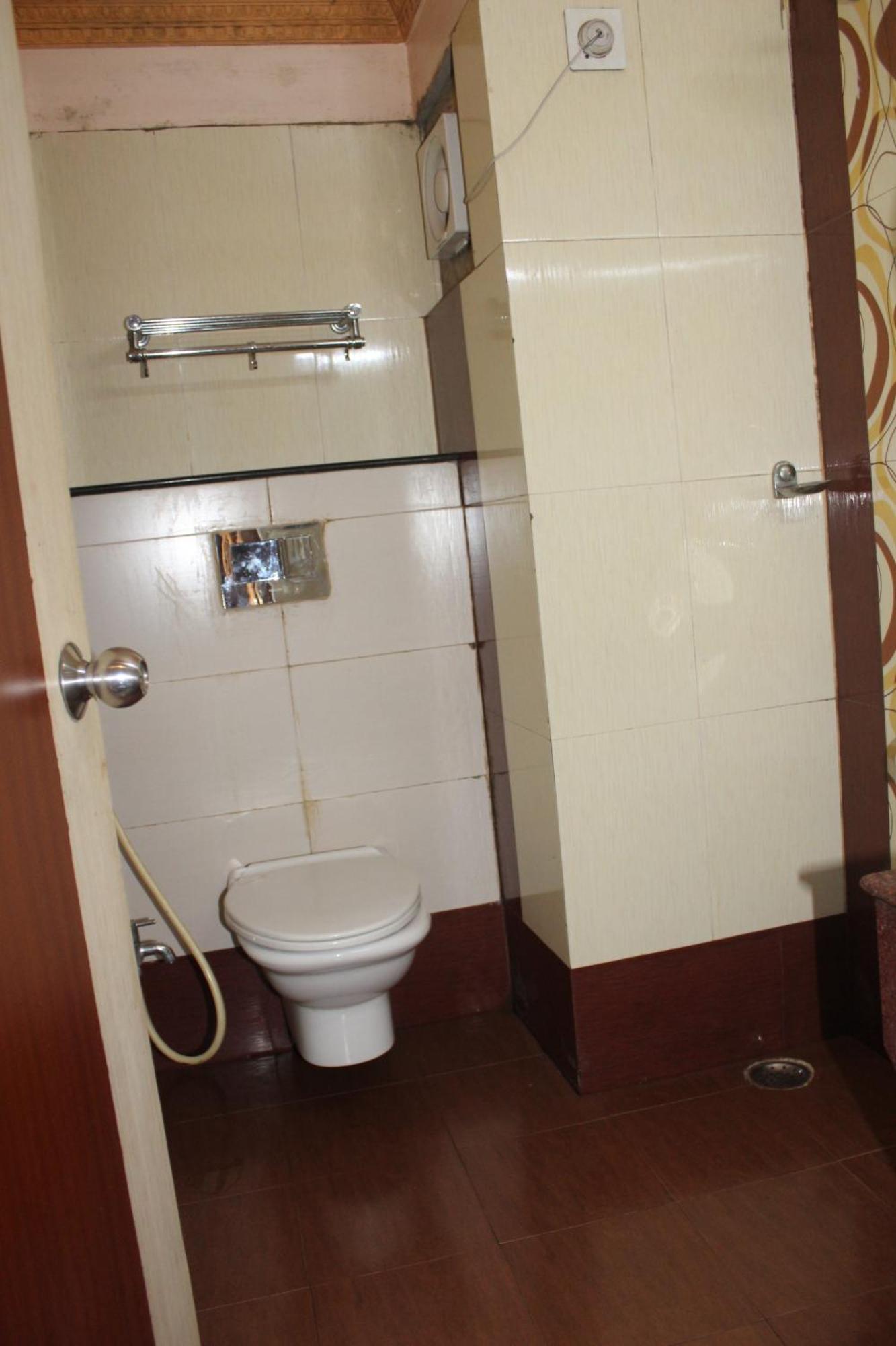 Gokul Plaza Hotel Bhubaneswar Exterior photo