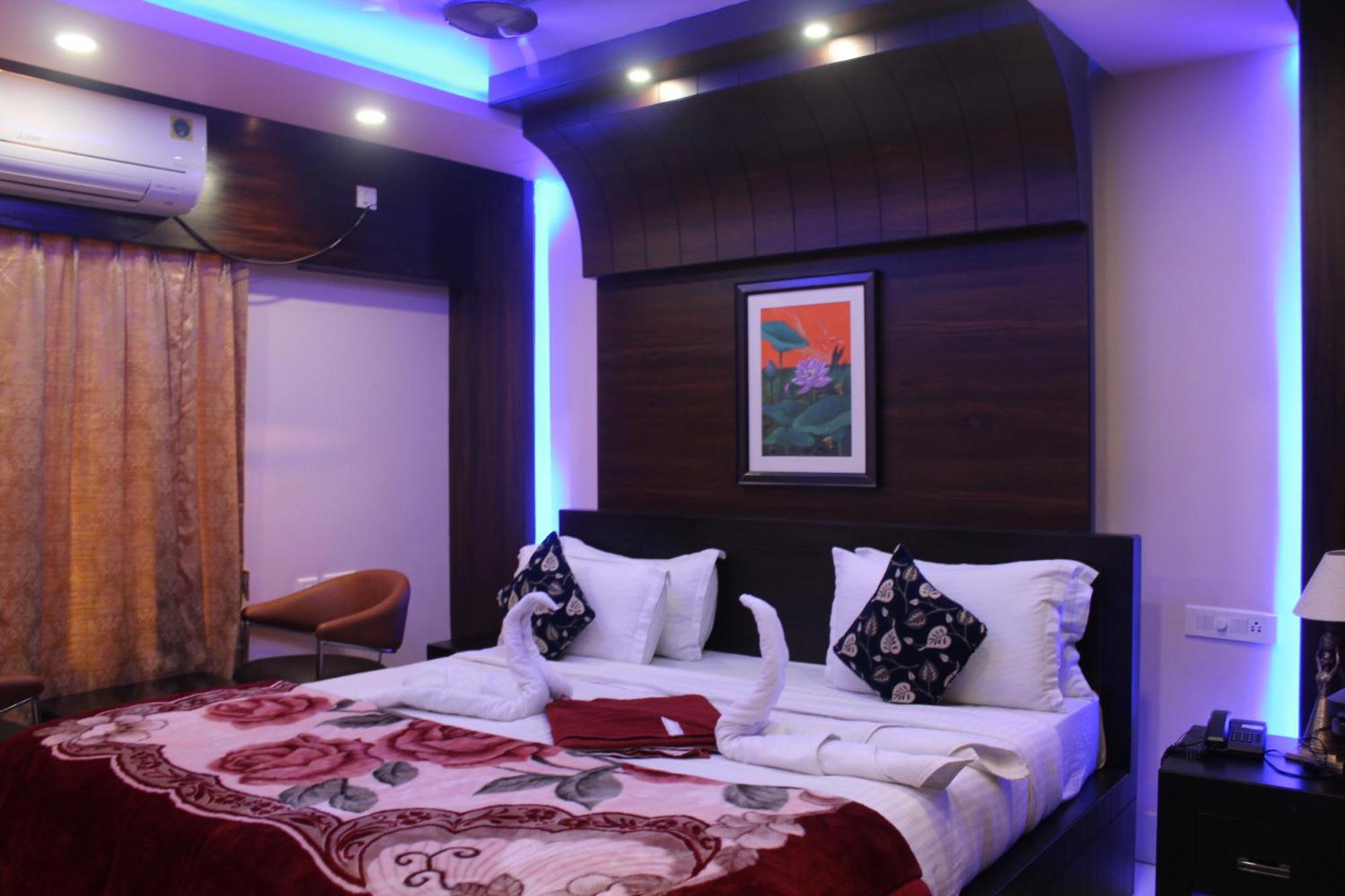 Gokul Plaza Hotel Bhubaneswar Exterior photo