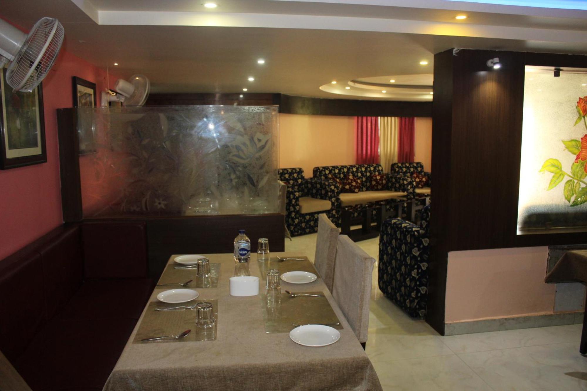 Gokul Plaza Hotel Bhubaneswar Exterior photo